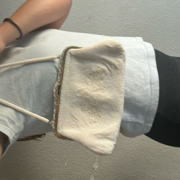 Vintage White Floral Beaded Purse - Picture 8 of 9